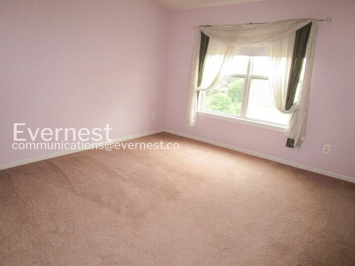 Building Photo - 13422 Burrough Farm Dr
