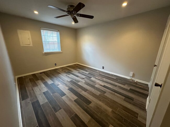 Building Photo - Charming 2 Bed 1 Bath Apartment Near Music Row