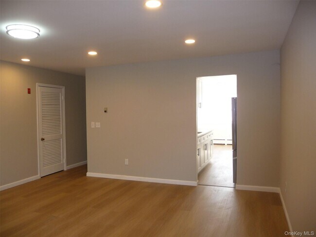 Building Photo - 91 Sarah Ln