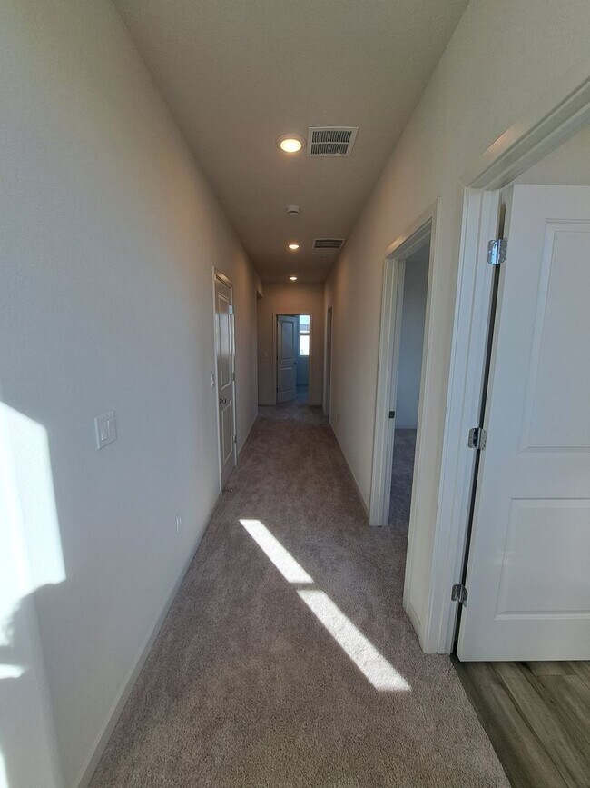 Building Photo - Beautiful, Almost New Home in Monte Verde ...
