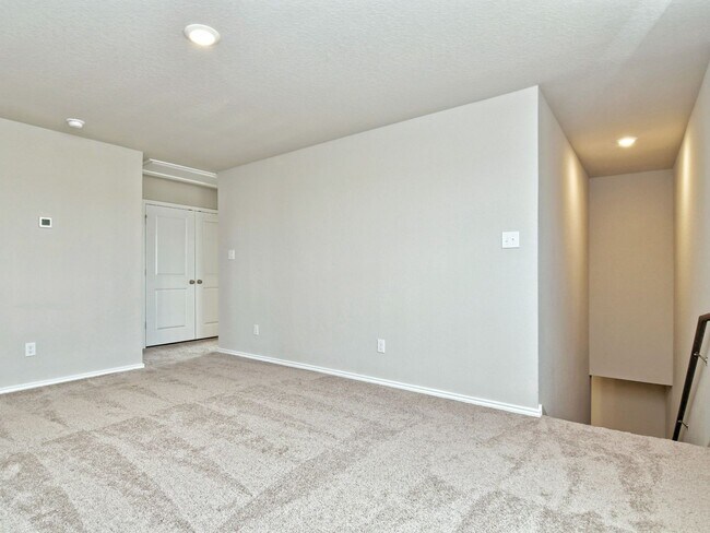 Building Photo - 1950 SF Home in San Antonio - 4 BR /2 BA - WATERWHEEL!!!