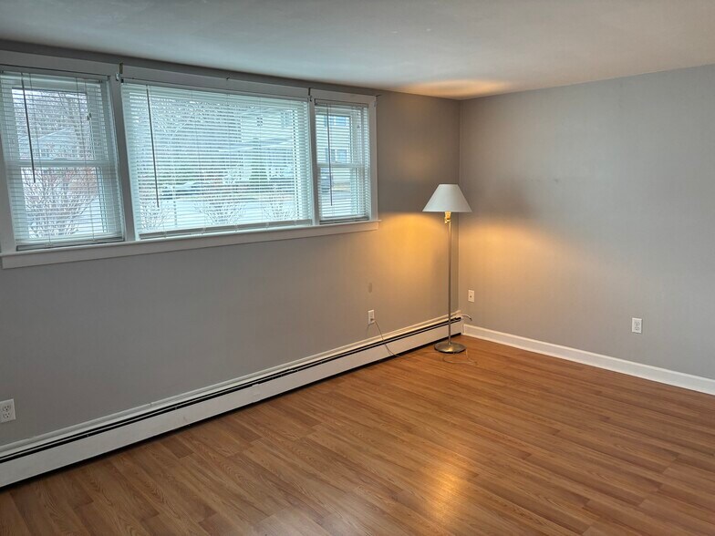 Building Photo - 170 Johnson St