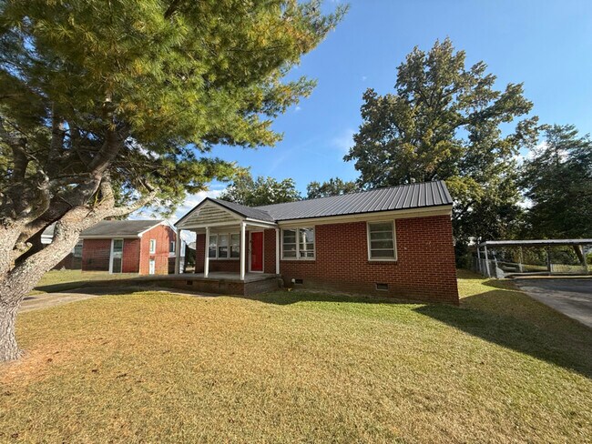 Building Photo - 1105 Sycamore Rd