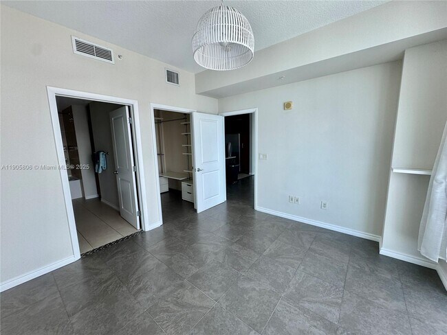 Building Photo - 1945 S Ocean Dr