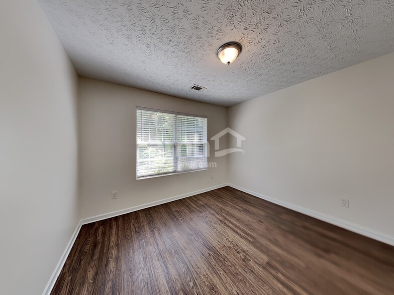 Building Photo - 910 Harbins View Dr