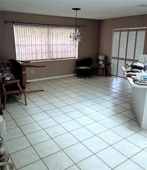 Building Photo - 564 W Central Ave