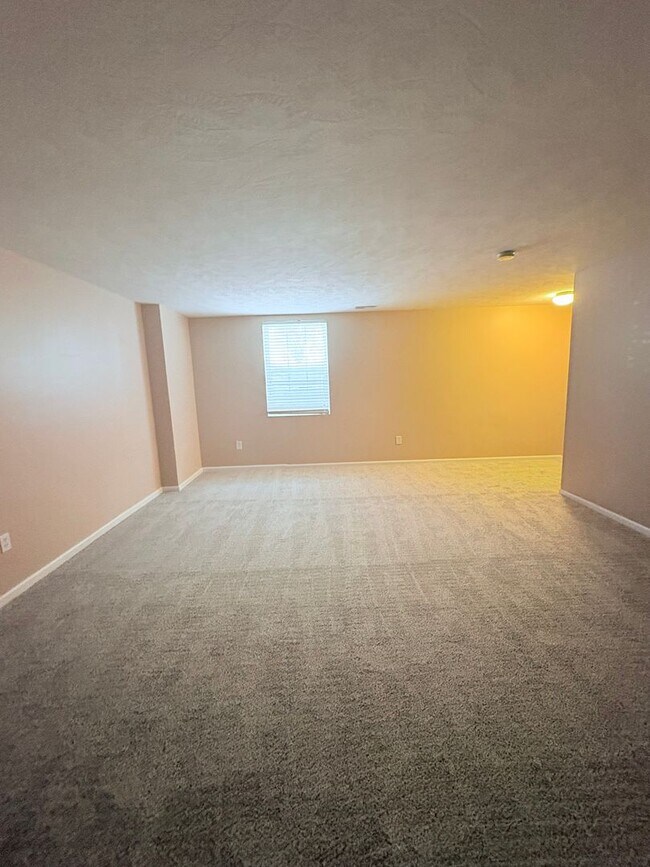 Building Photo - Stunning 2BR 3BA w/ Garage & Central A/C in Westerville!