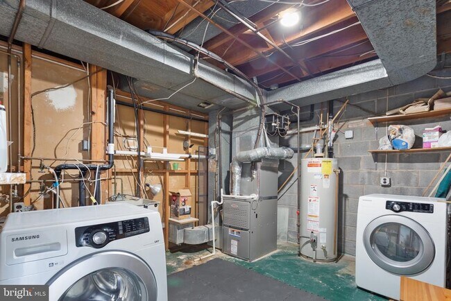 Building Photo - 6800 Melrose Dr