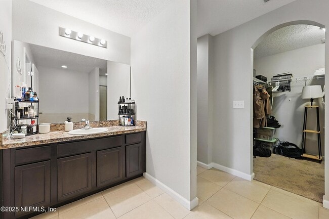 Building Photo - 3253 Hidden Meadows Ct