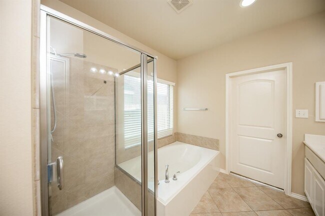 Building Photo - 4019 Windmill Creek Dr