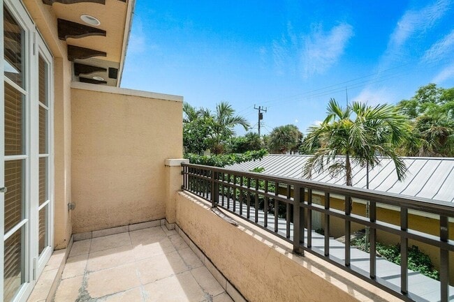 Building Photo - 811 S Federal Hwy