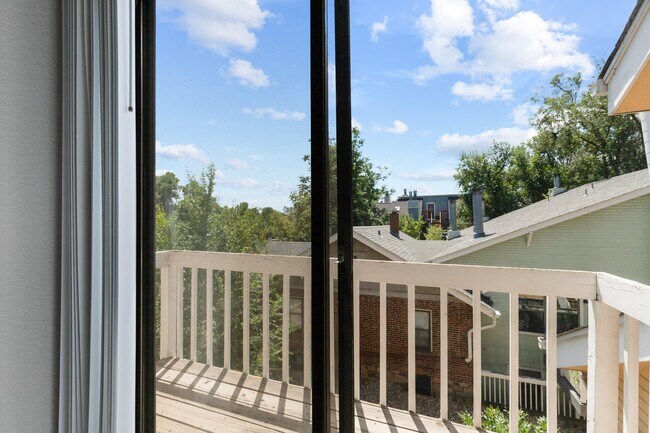 Floorplan - 3075 Broadway St