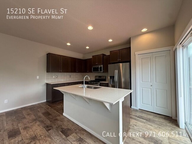 Building Photo - 15210 SE Flavel St