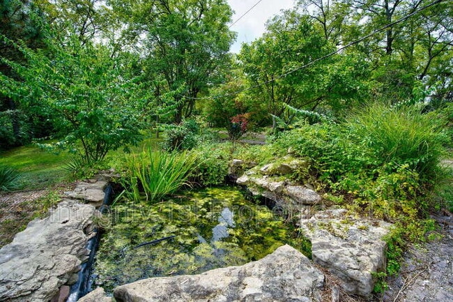 Building Photo - 4226 NE Antioch Rd