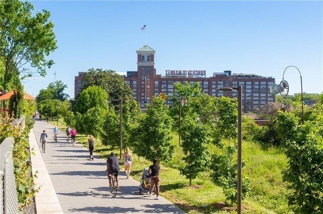 Building Photo - 685 E Morningside Dr NE