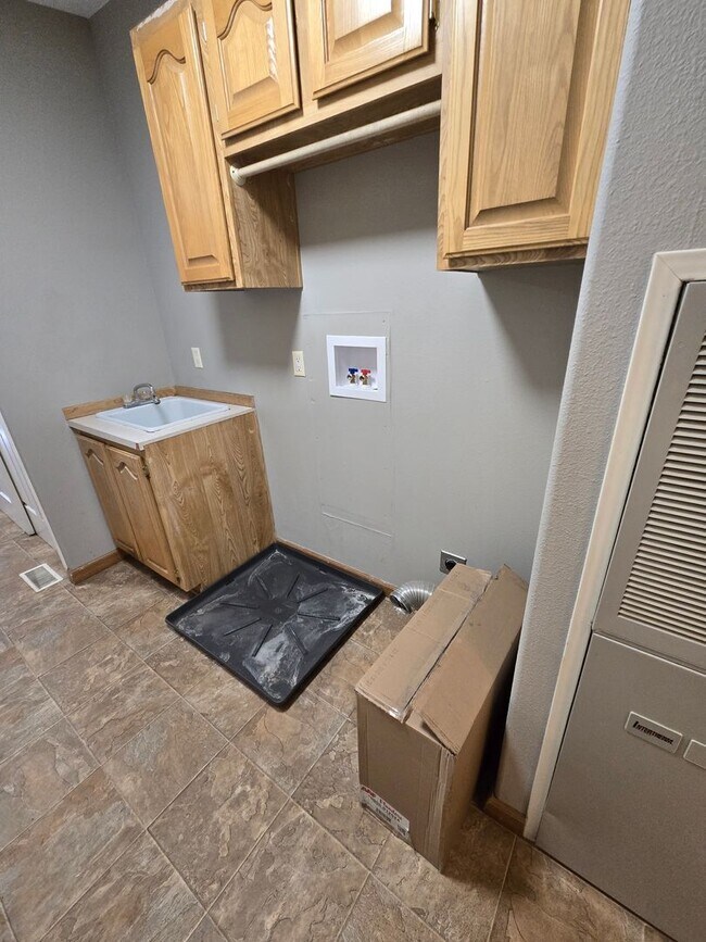 Building Photo - Beautiful Country Home, Powell Butte