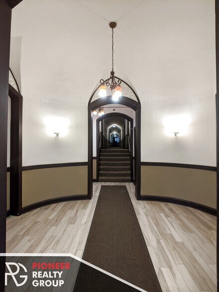 Building Photo - 618 W Patterson Ave