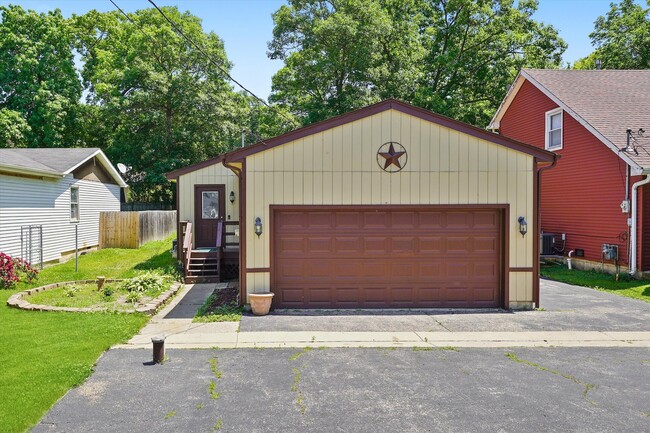 Primary Photo - 35763 N Wilson Rd
