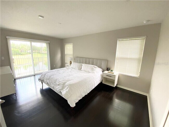 Building Photo - SUPER LOCATION FOR THIS 2 story 3 bdrm TOWNHOUSE!!