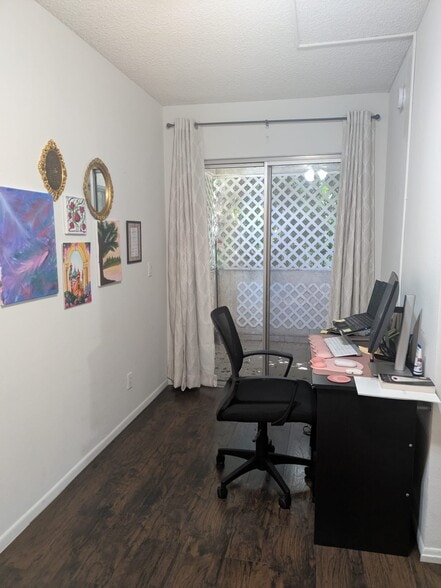 Spacious second bedroom that can be used as an extra room along with office space - 5652 Yolanda Ave