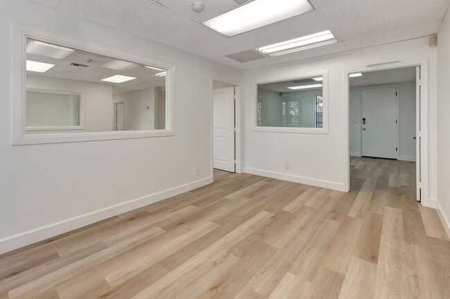 Building Photo - 14751 Plaza Dr