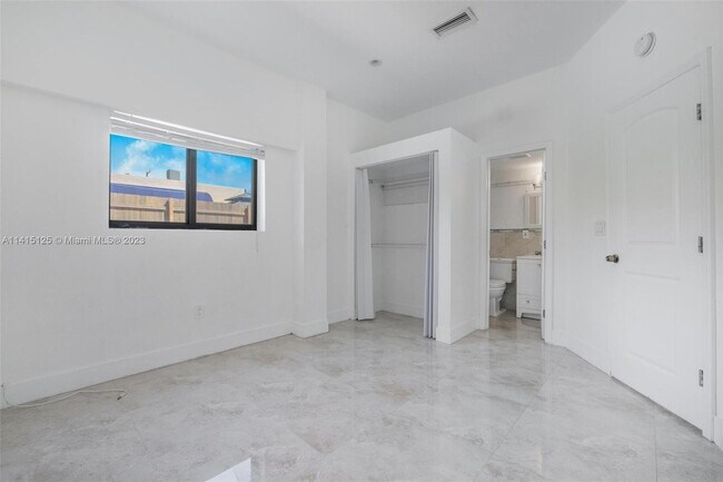 Building Photo - 3010 SW 25th St