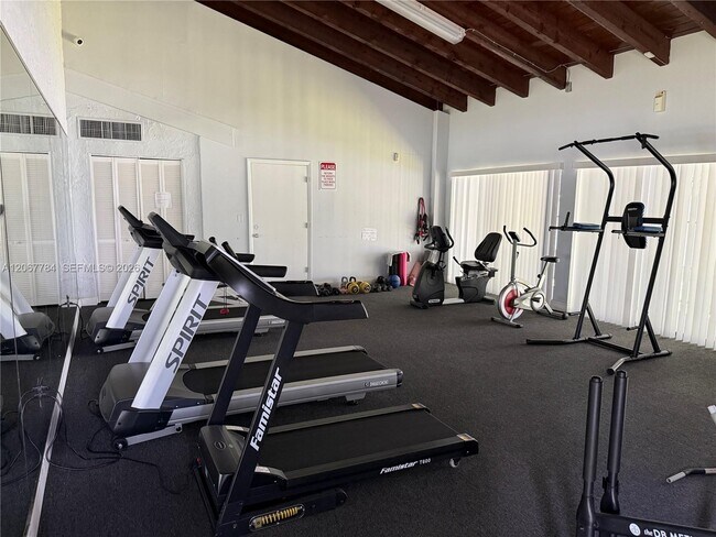 Building Photo - 9440 Fontainebleau Blvd