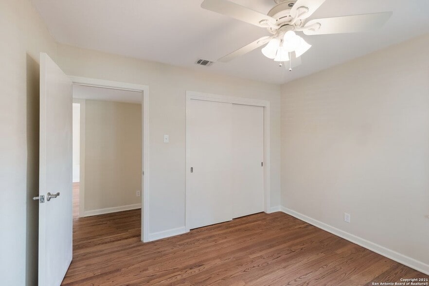Building Photo - 255 Millwood Ln