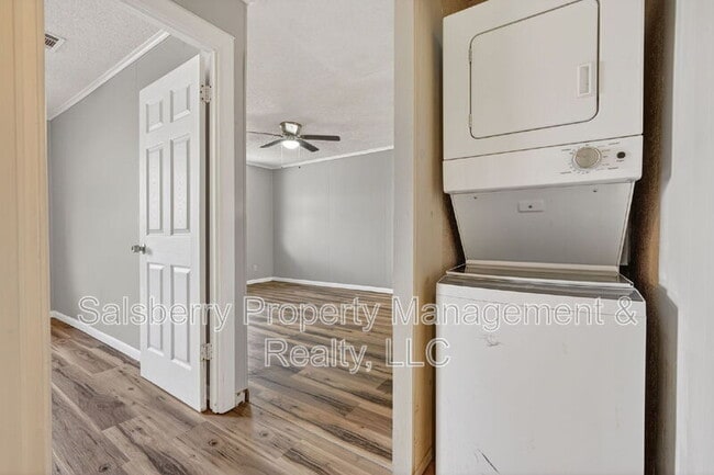 Building Photo - 1204 NW 3rd Ave