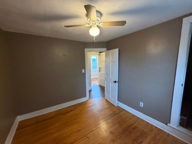 Building Photo - 402 Douglass St