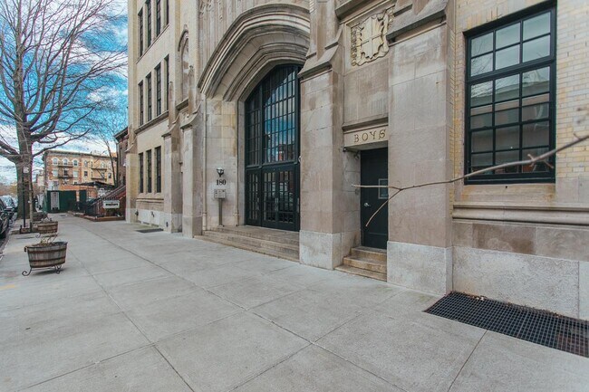 Building Photo - 180 Bainbridge St.