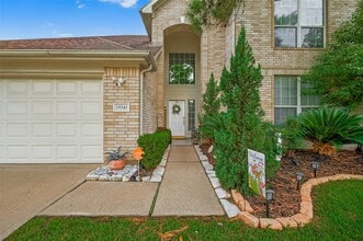 Building Photo - 19343 Dickson Park Dr