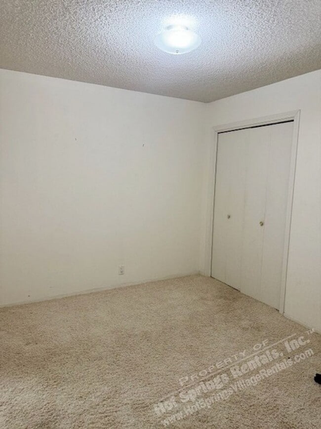 Building Photo - LaCoruna Courts | Townhome | Unfurnished