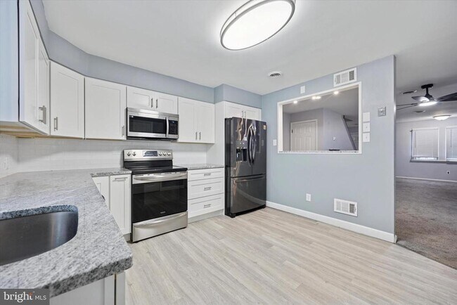 Building Photo - 4205 W 5th St
