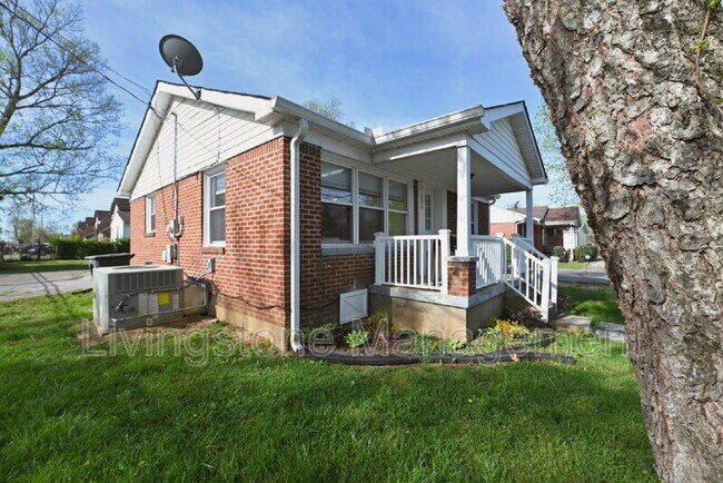 Building Photo - 501 Small St