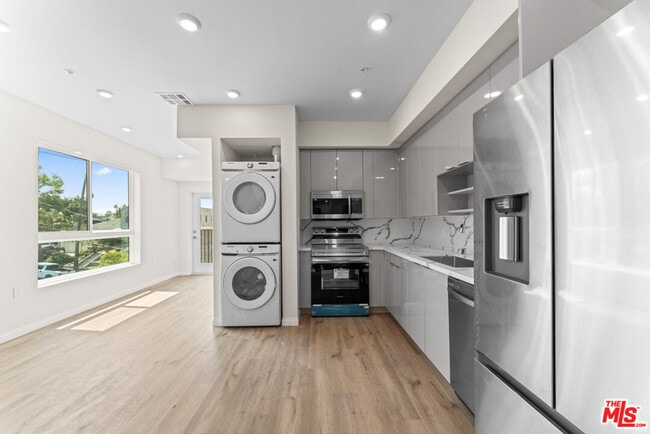 Building Photo - 3105 Bellevue Ave