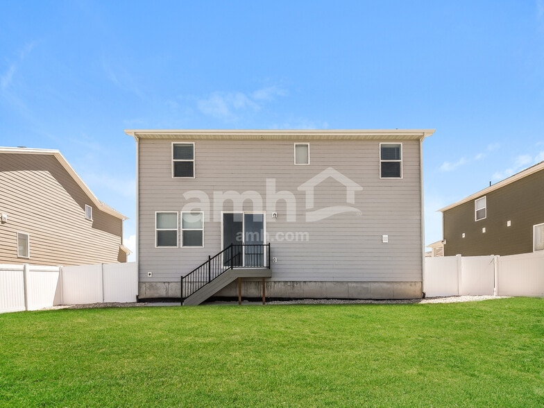 Building Photo - 1272 W Mahogany St