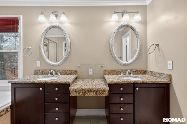 Building Photo - Charming Cary Home on Quiet Cul-de-Sac Move-In Ready!