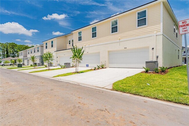 Building Photo - 9836 Walkway Dr