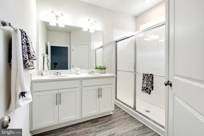 Building Photo - 3117 Laurel Hl Rd