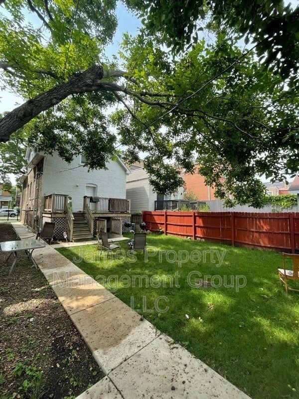 Building Photo - 827 N Francisco Ave