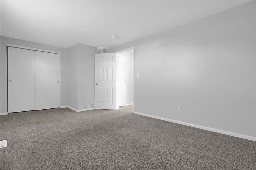 Building Photo - 1636 E 25th Ave