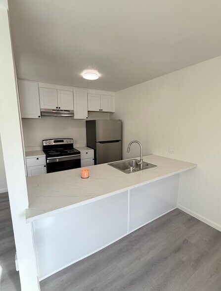 Building Photo - 6902 Mission Gorge Rd