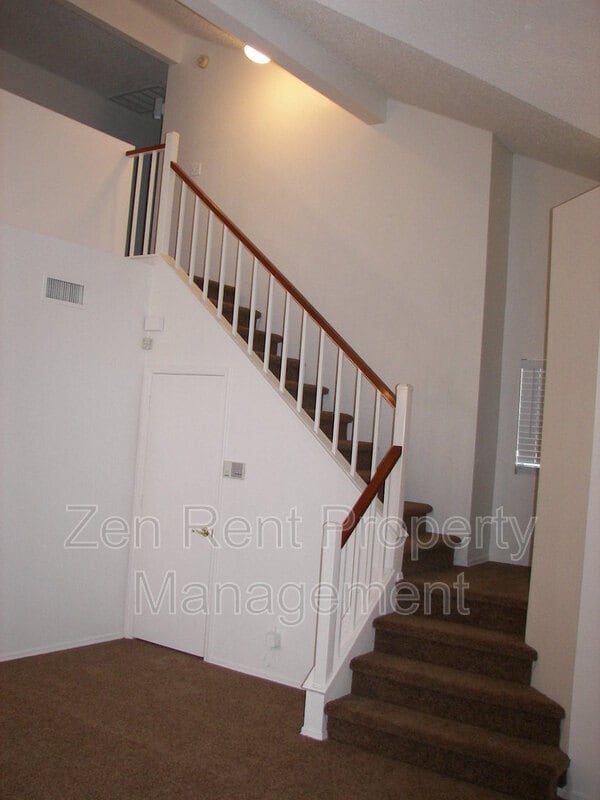 Building Photo - 1471 E Park Ave