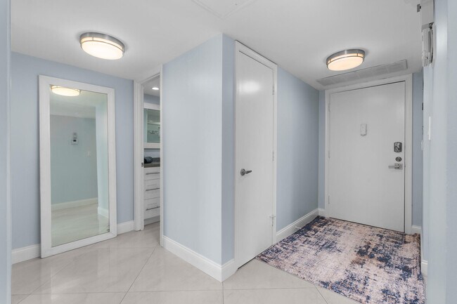 Building Photo - 950 Ponce De Leon Rd