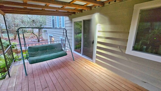 Building Photo - Beautiful 3 Bed 2.5 Bath Tri-level in Beautiful Covington.