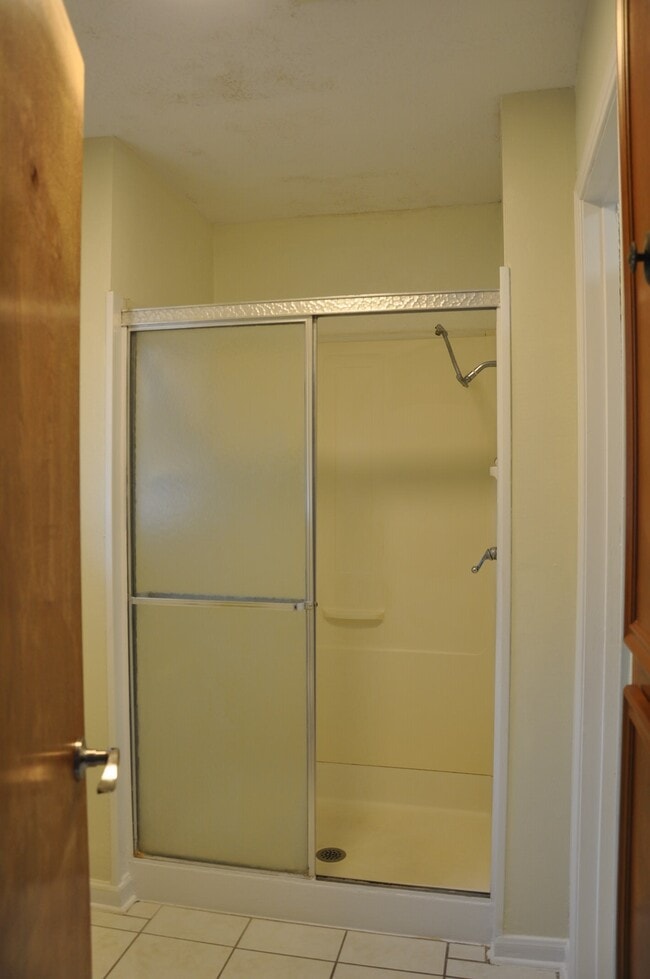 Building Photo - 16454 Hickory Knoll Dr