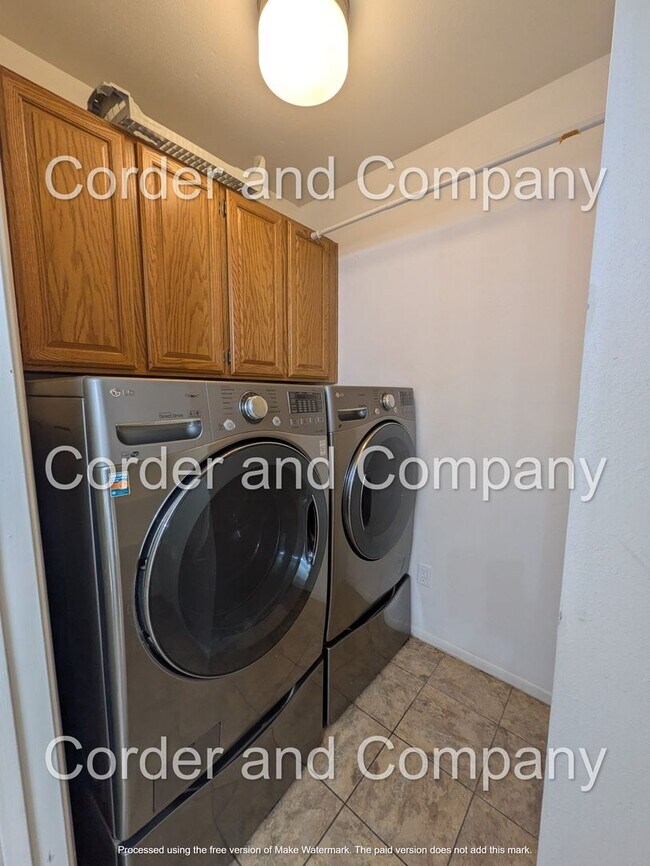 Building Photo - Charming town home 2Bedroom 2Bath Downstairs unit located in the Del Norte High School district.