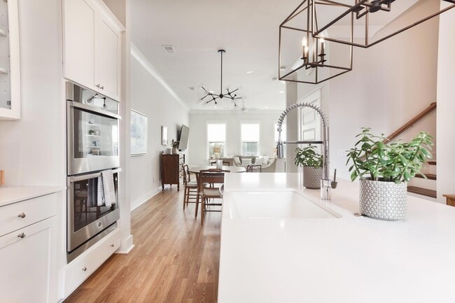 Building Photo - 1515 Martel St