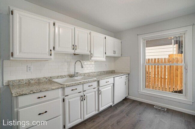 Building Photo - 3 br, 2 bath House - 709 Zion Dr